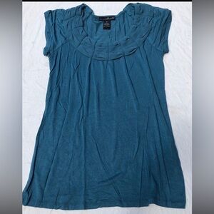 Sleeveless blouse. Women’s medium
